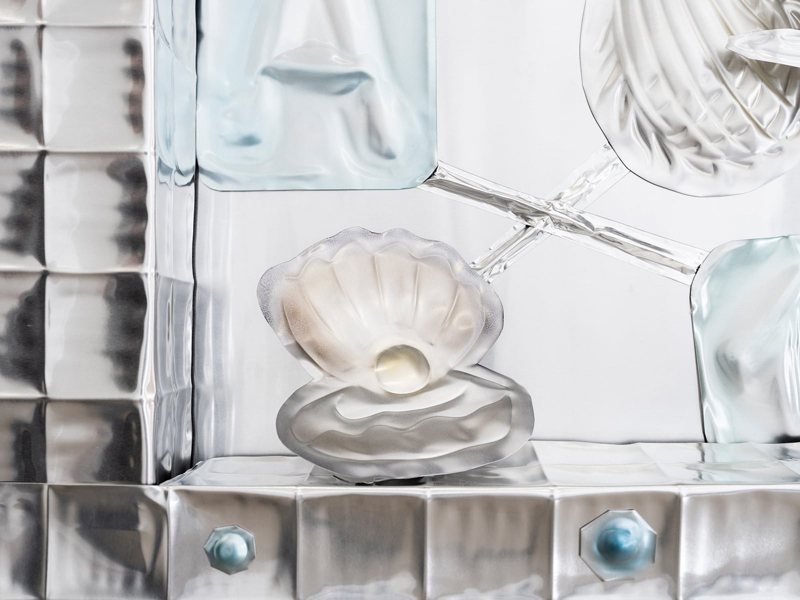 article image; primary-color: #C3C3C3;