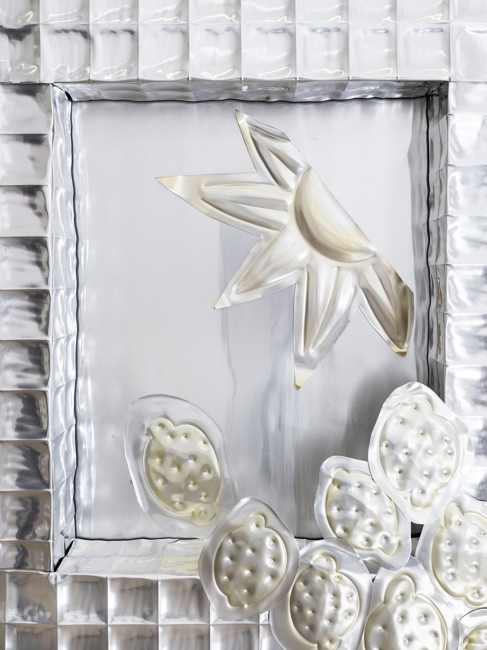 article image; primary-color: #C3C3C3;