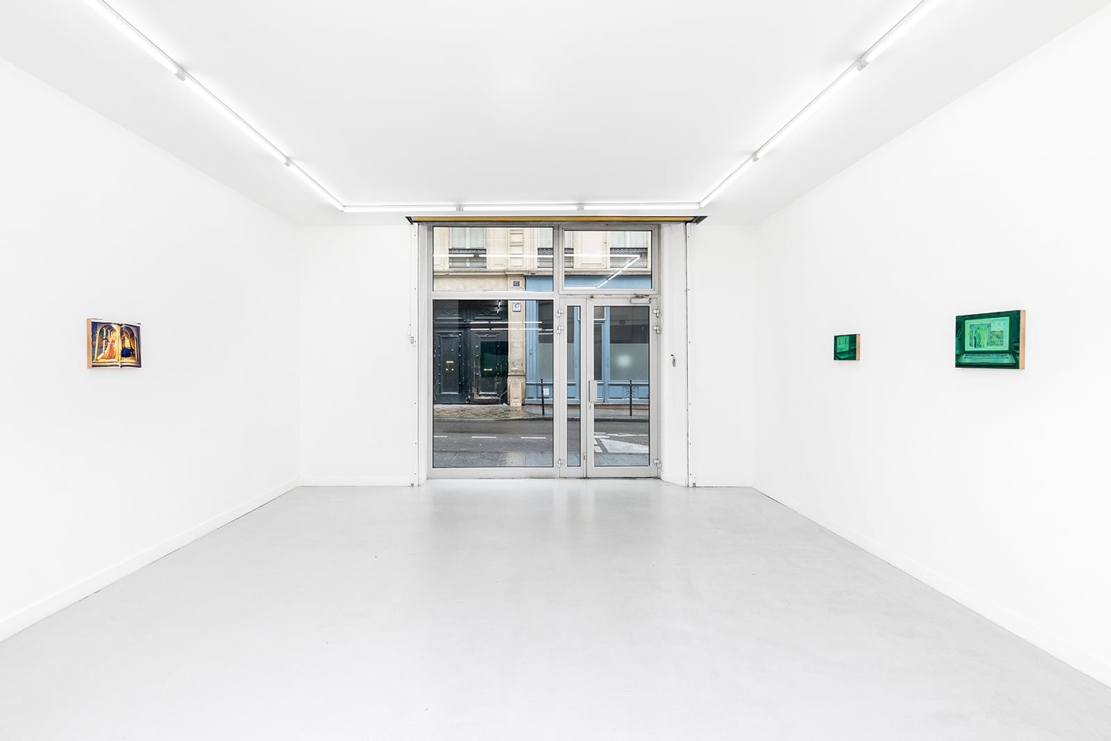 article image; primary-color: #E5E5E5;