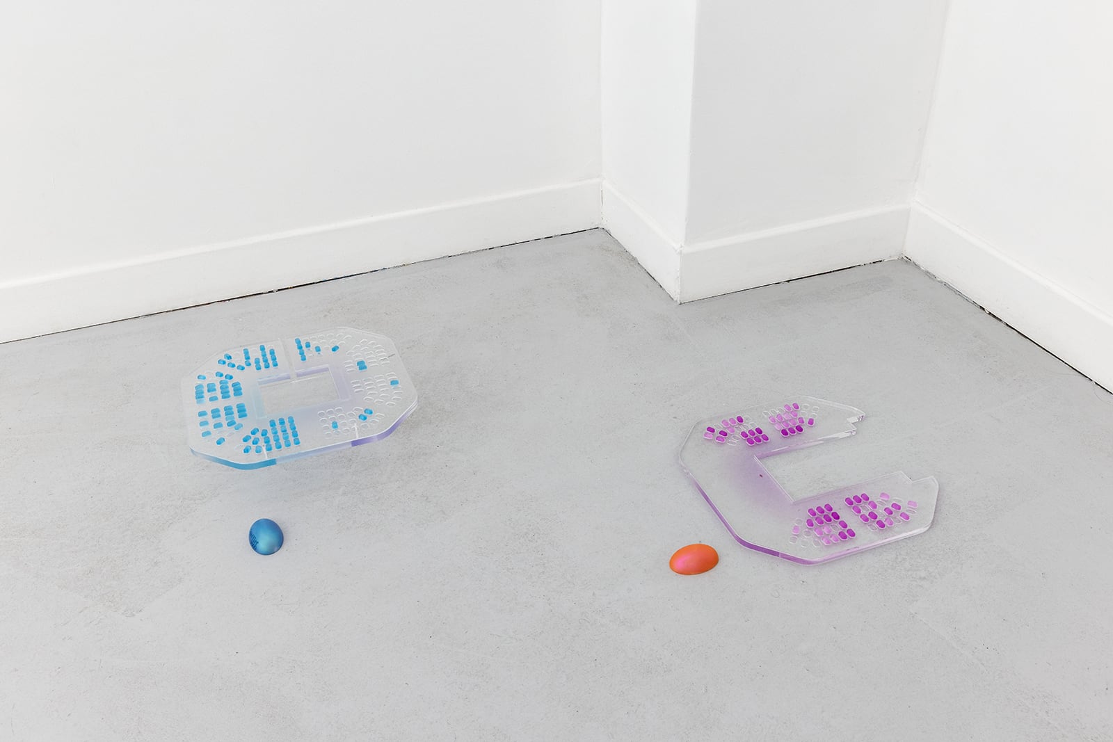 article image; primary-color: #D0D0D0;