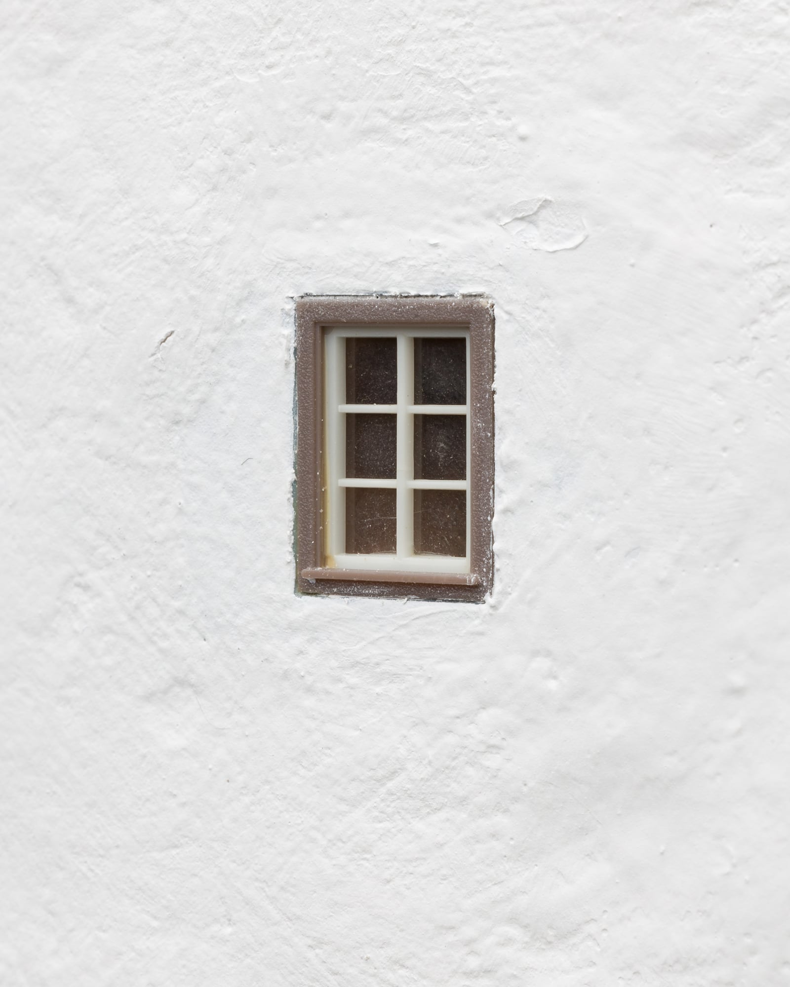 article image; primary-color: #E0DCD9;