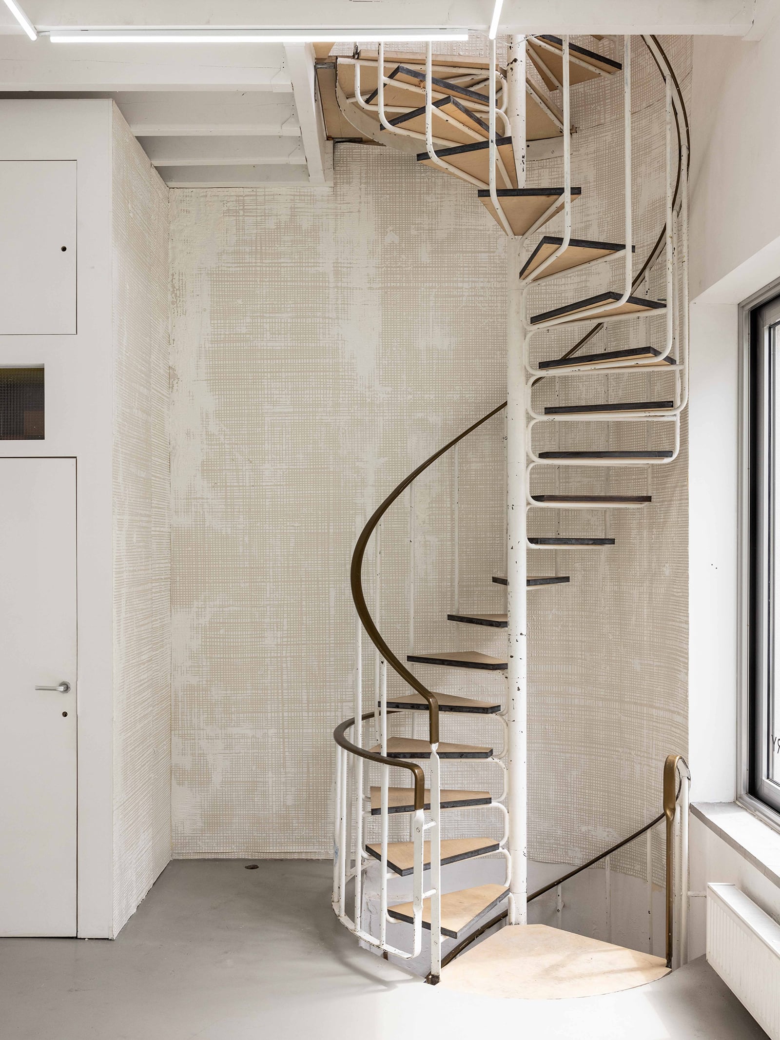 article image; primary-color: #B6AEA3;