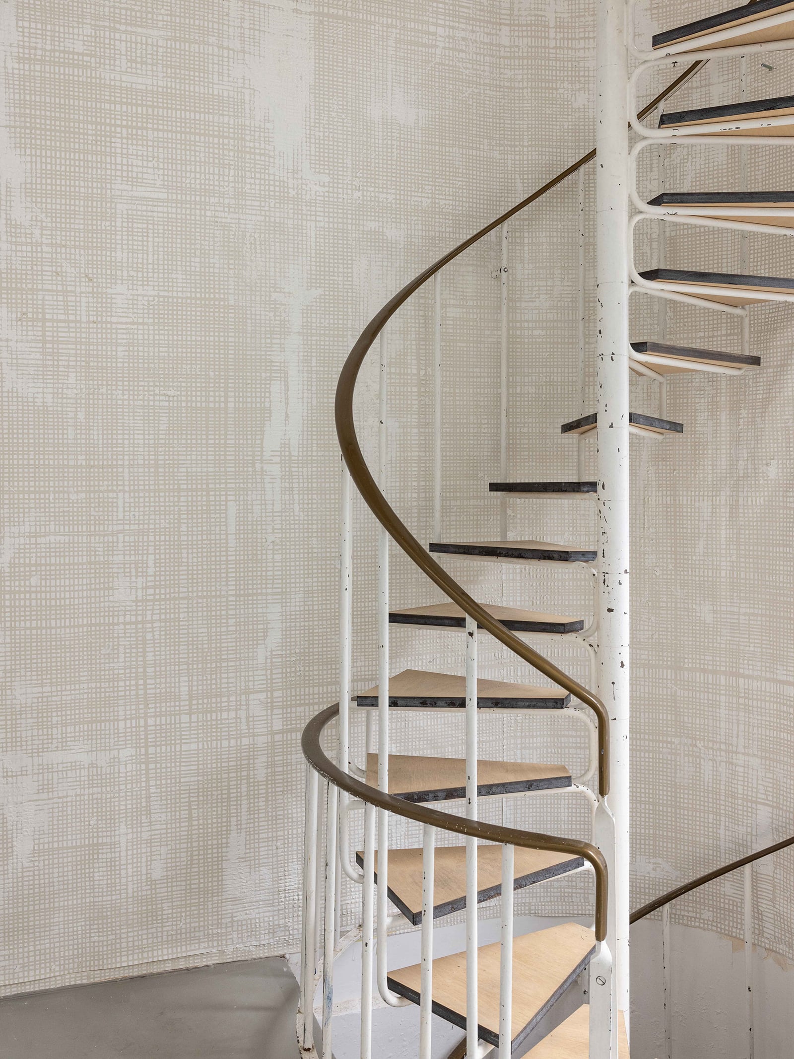 article image; primary-color: #B5ACA5;