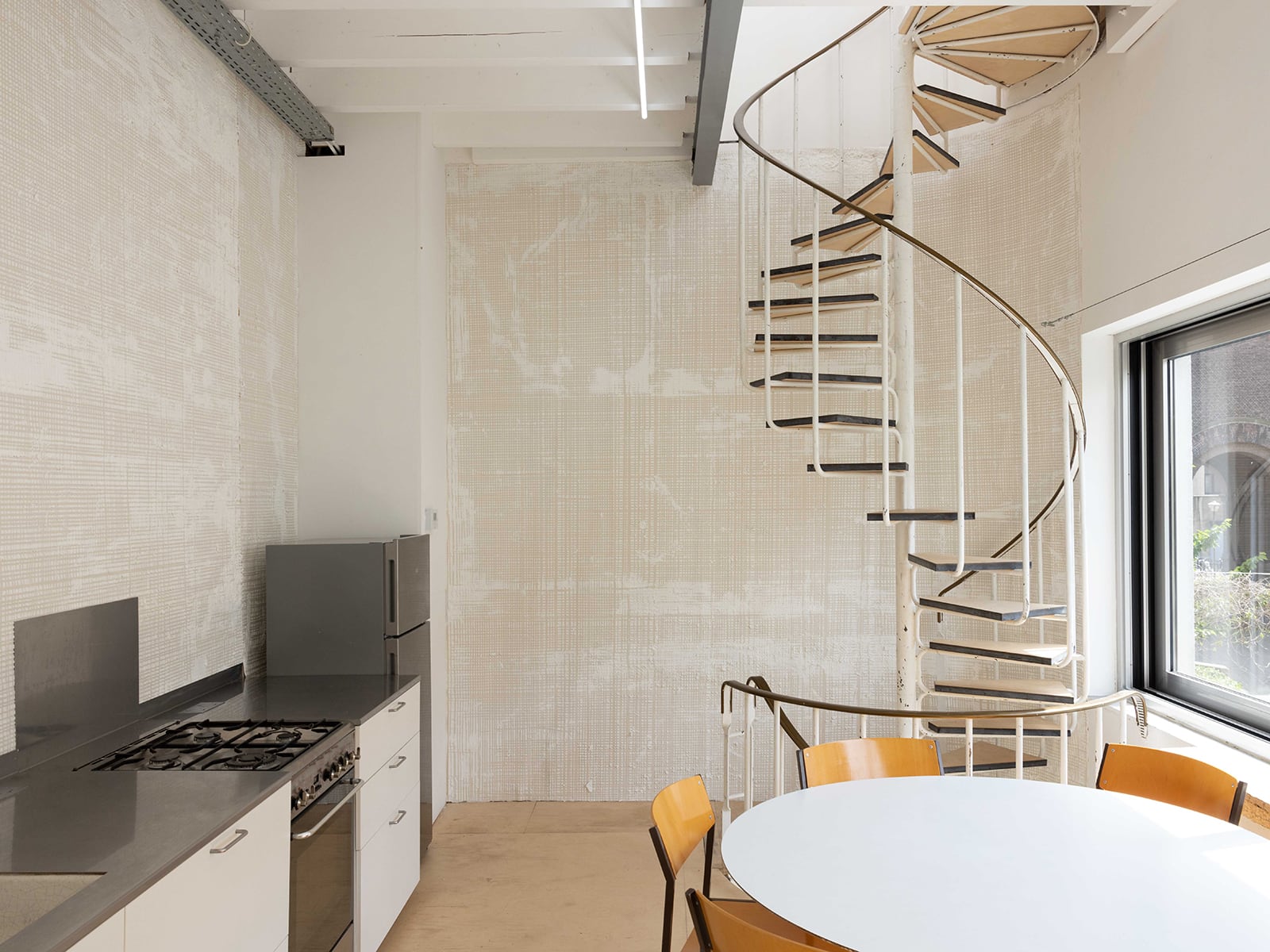 article image; primary-color: #B5AE9E;