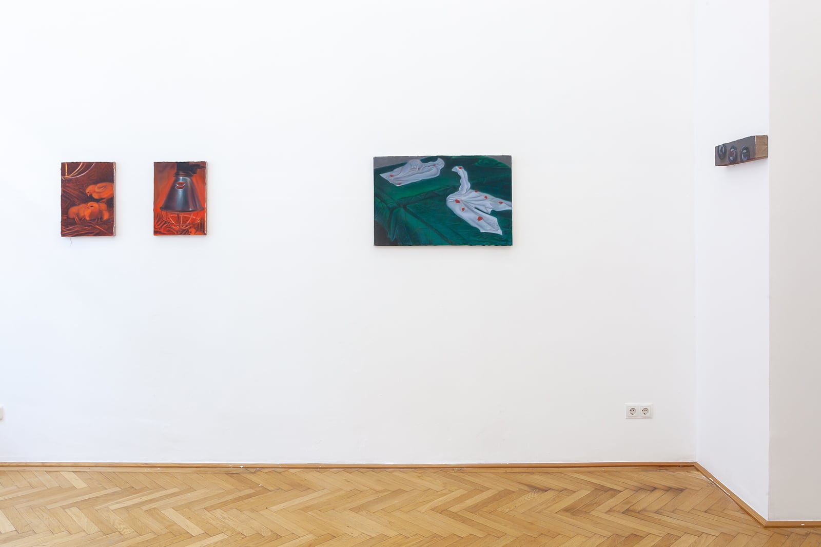 article image; primary-color: #E1DAD4;