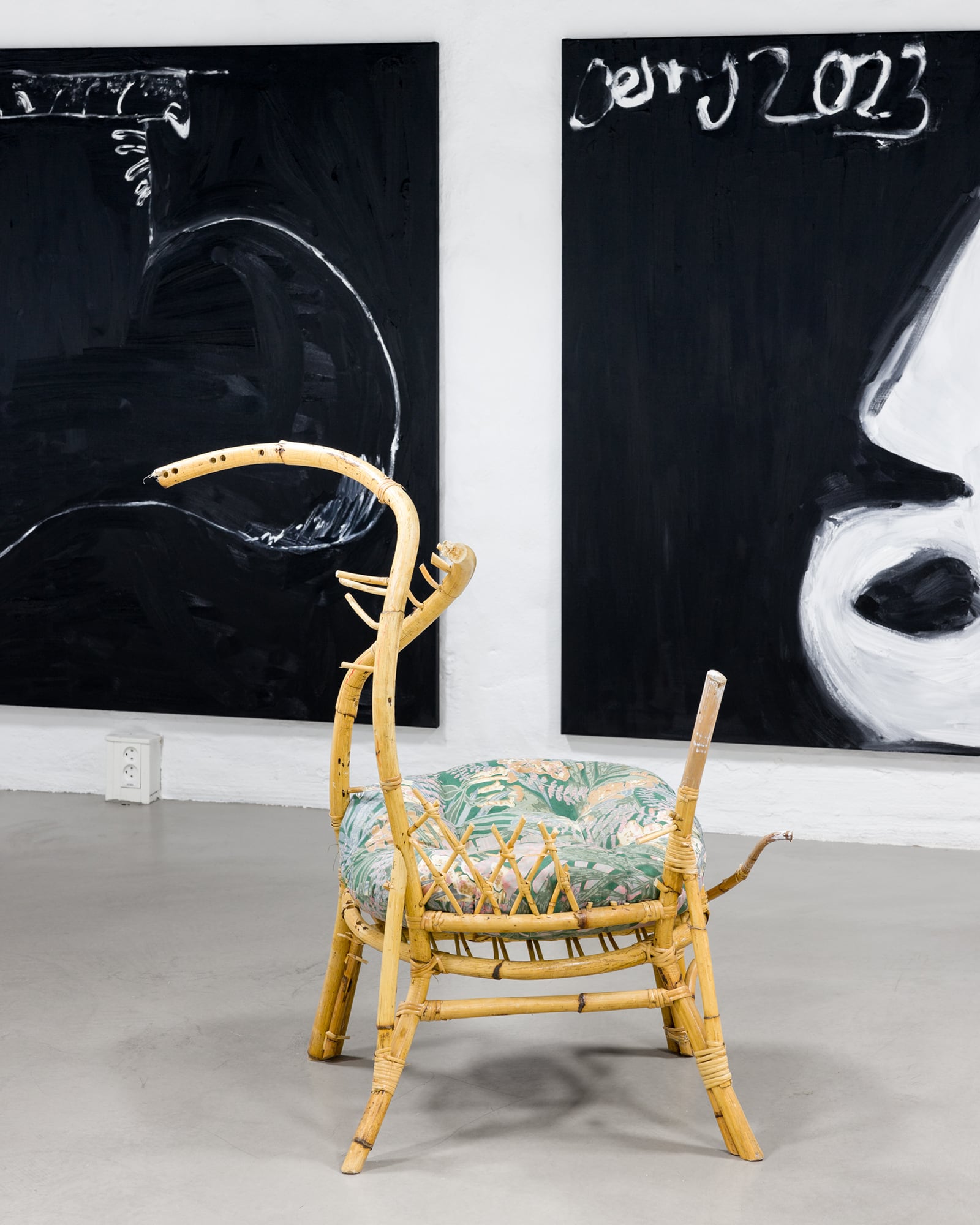 article image; primary-color: #797572;