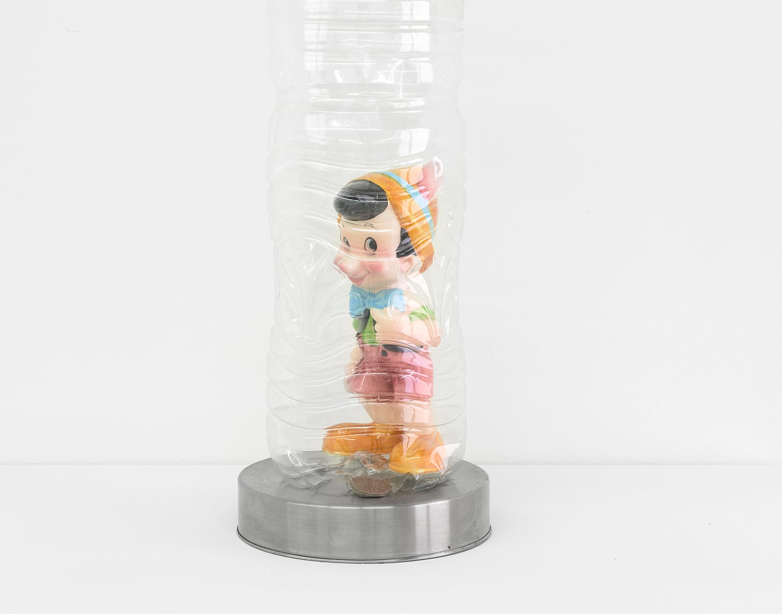 article image; primary-color: #E9E5E2;