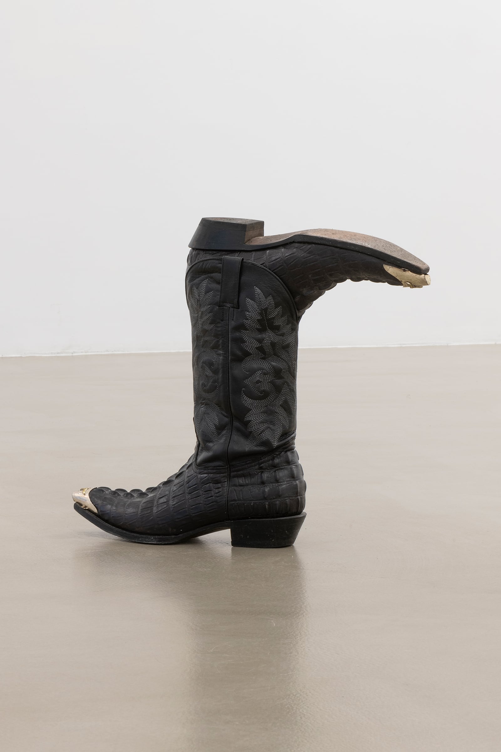 article image; primary-color: #C0B9B3;