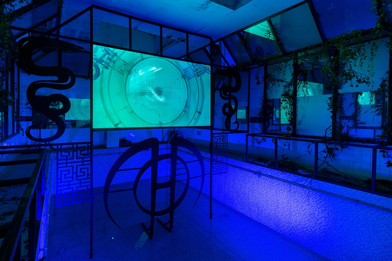 article image; primary-color: #05307F;