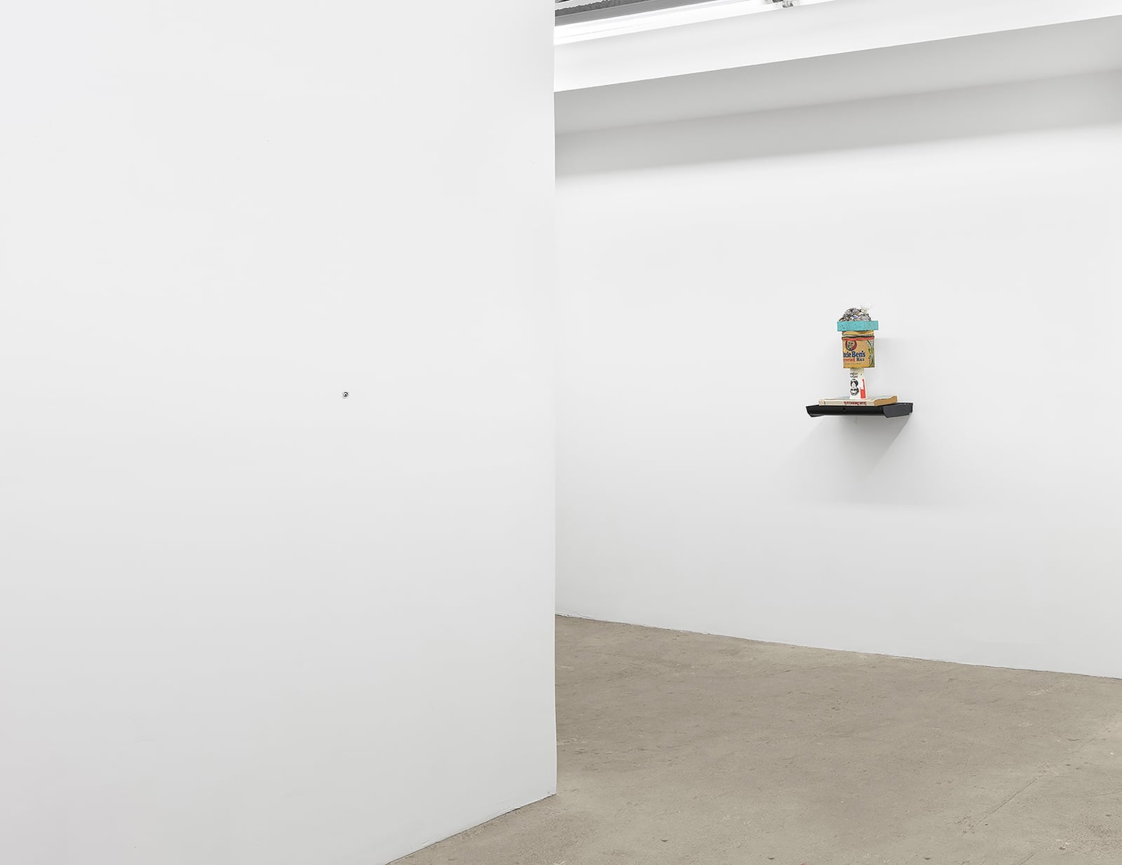 article image; primary-color: #DCD8D5;