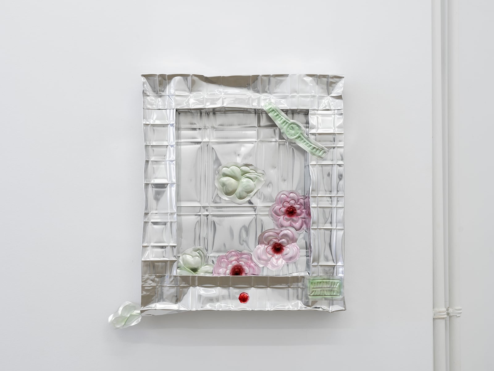 article image; primary-color: #D0D0D0;