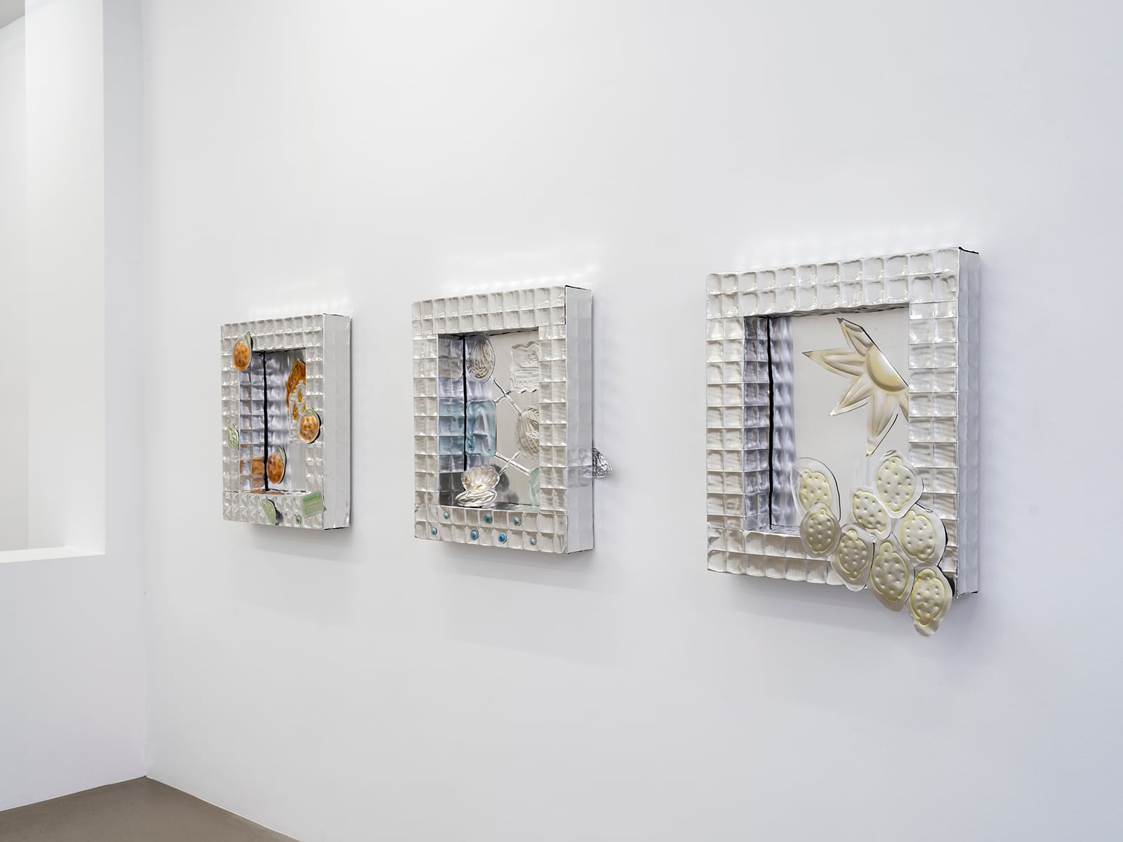 article image; primary-color: #D0CFD4;