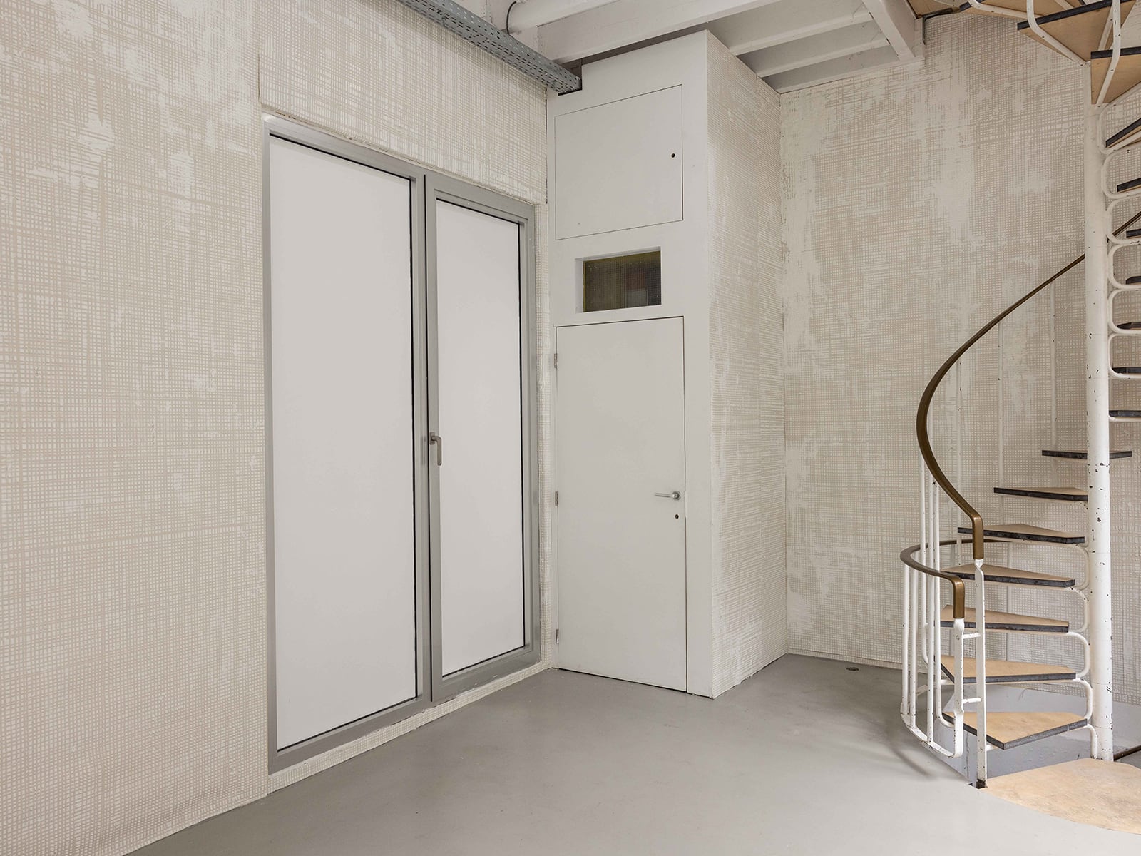 article image; primary-color: #B1A8A1;