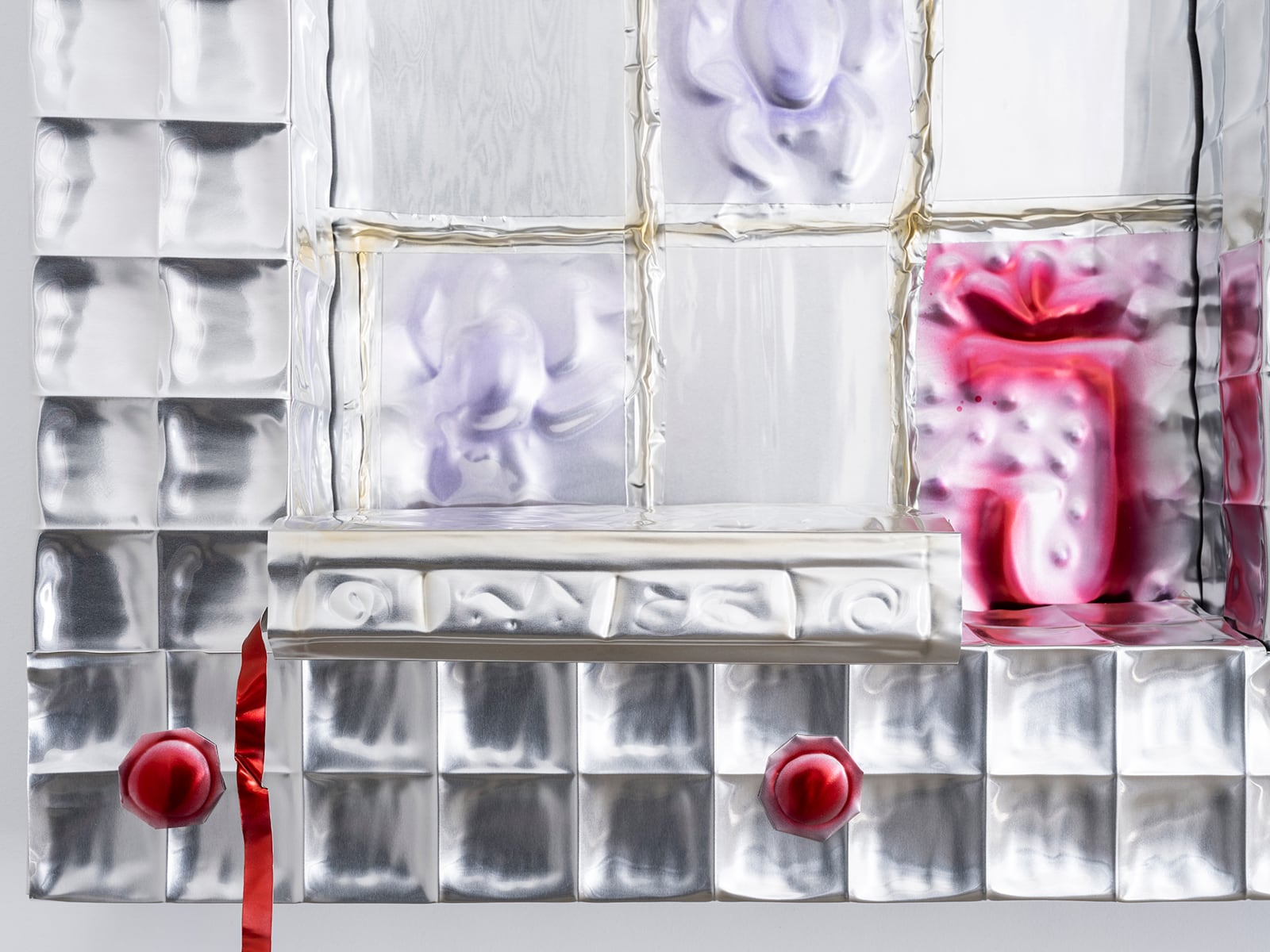 article image; primary-color: #BDB3BB;