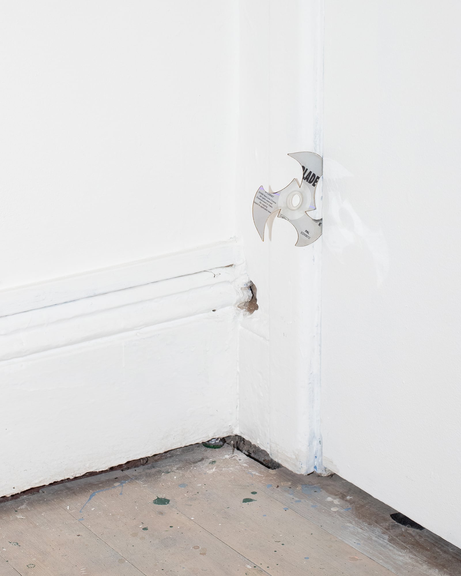 article image; primary-color: #DCD8D5;