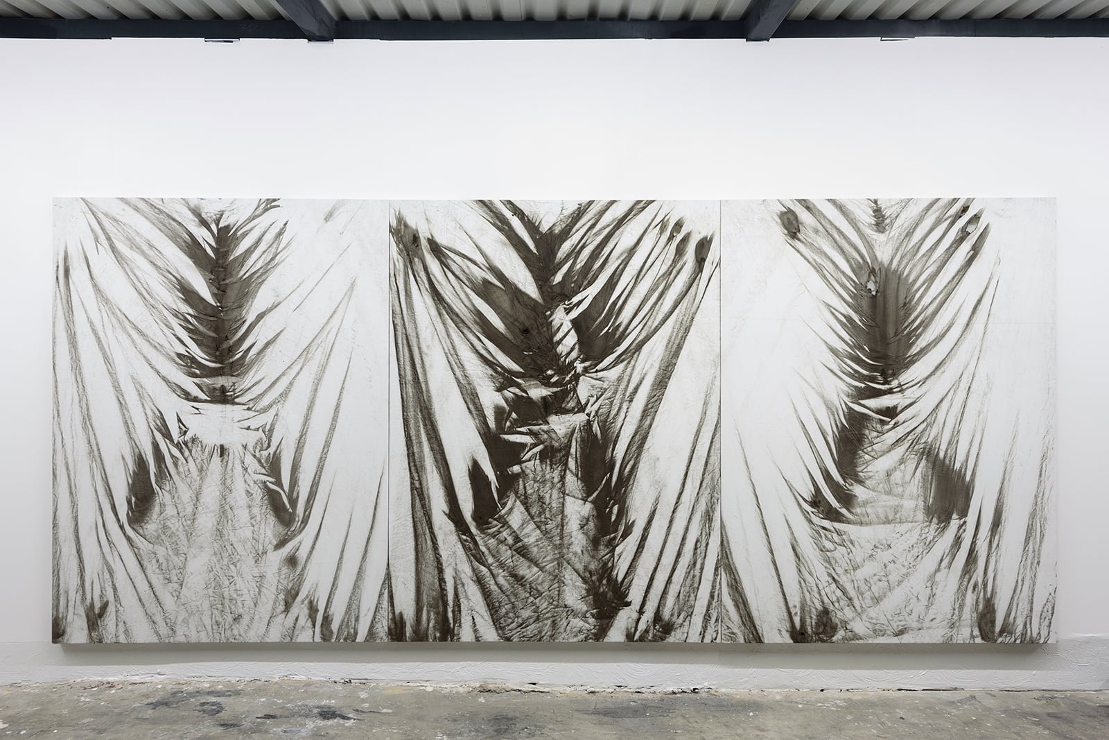 article image; primary-color: #B5B1AE;