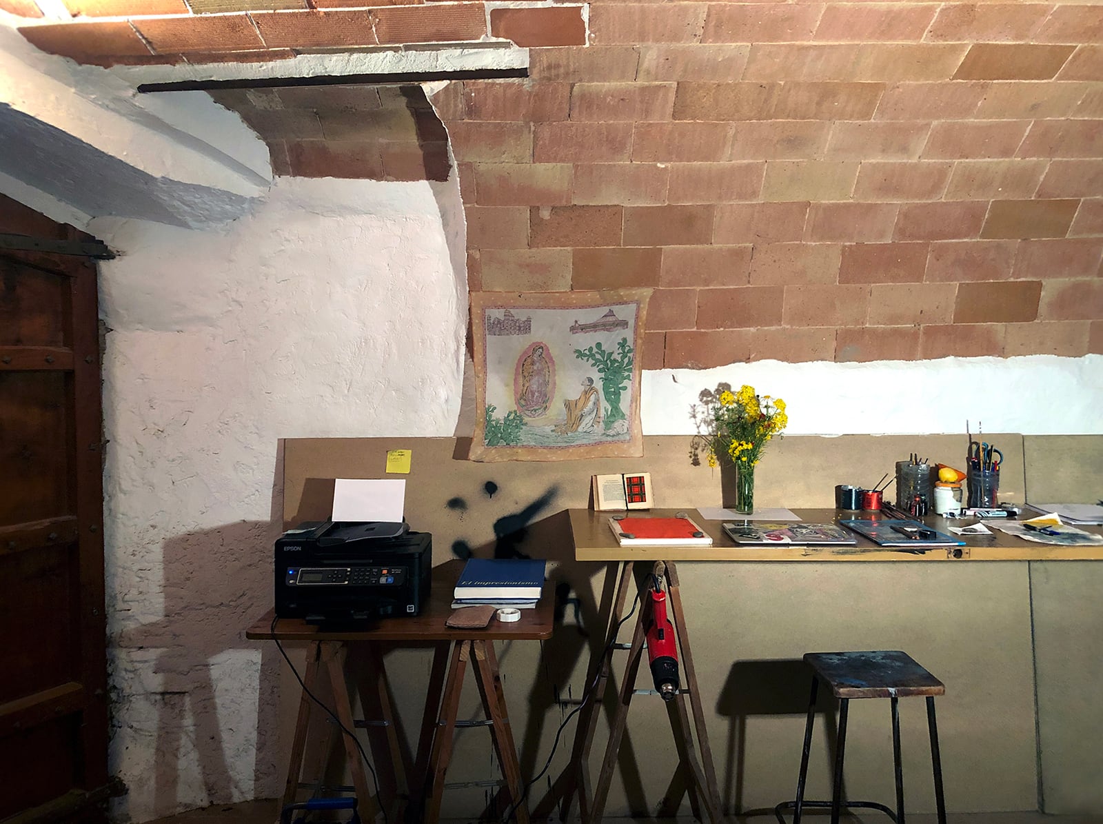 article image; primary-color: #847264;