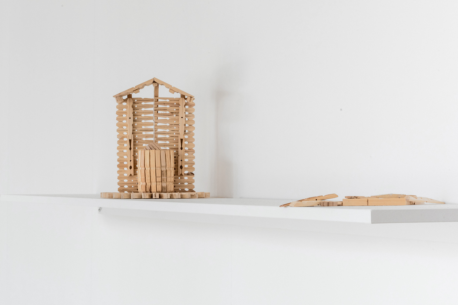 article image; primary-color: #DDDCDA;