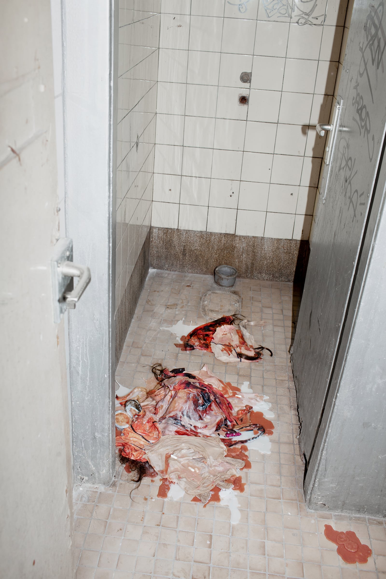 article image; primary-color: #AFA8A2;