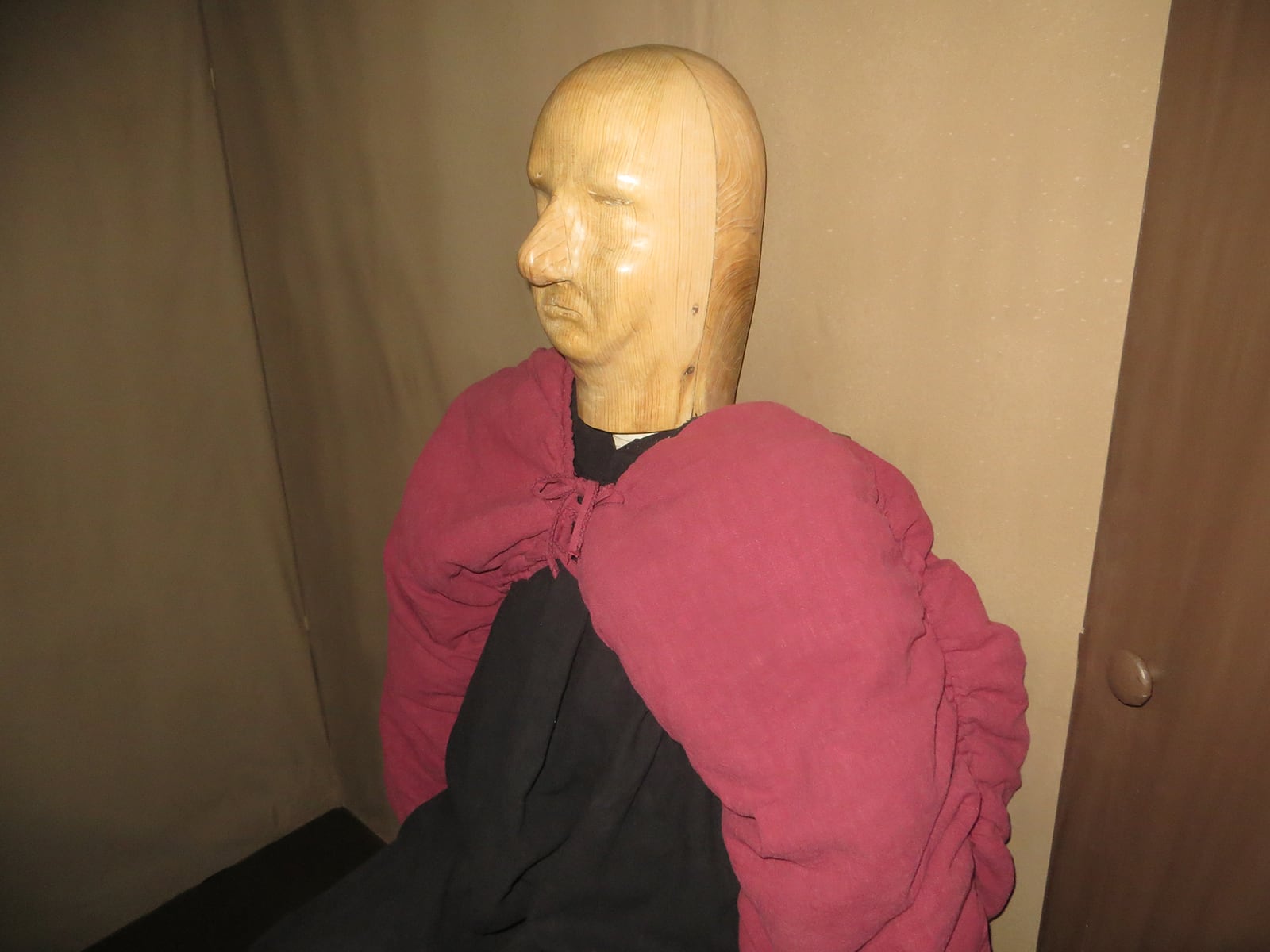 article image; primary-color: #815B44;