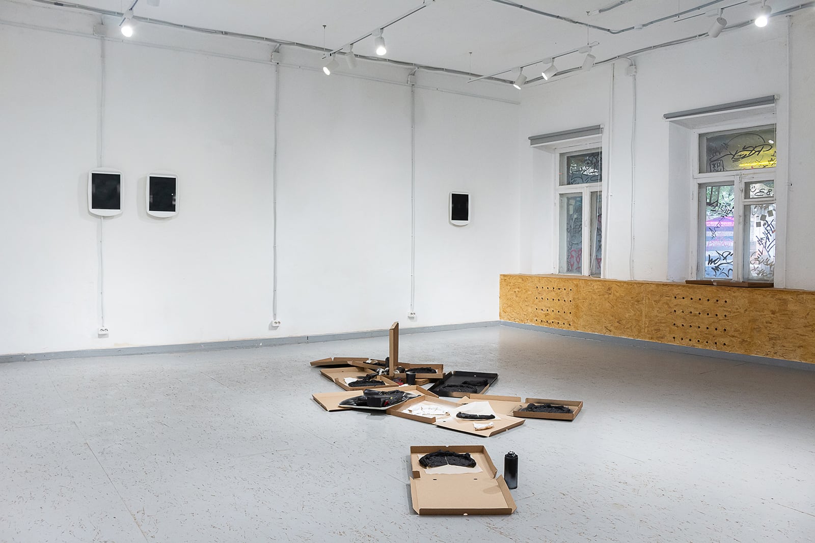 article image; primary-color: #B7B8B3;