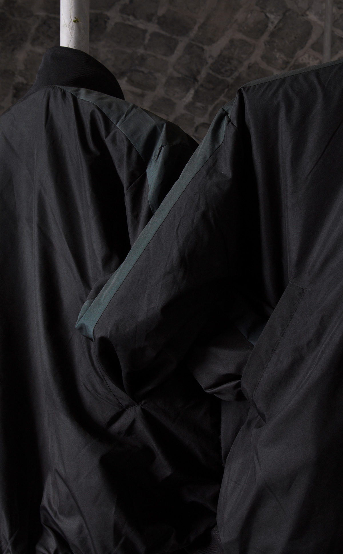 article image; primary-color: #1D1D1F;