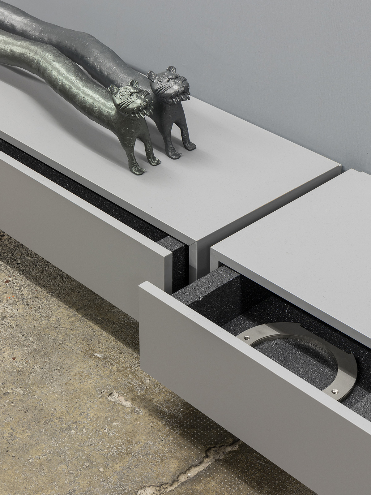 article image; primary-color: #8A8984;