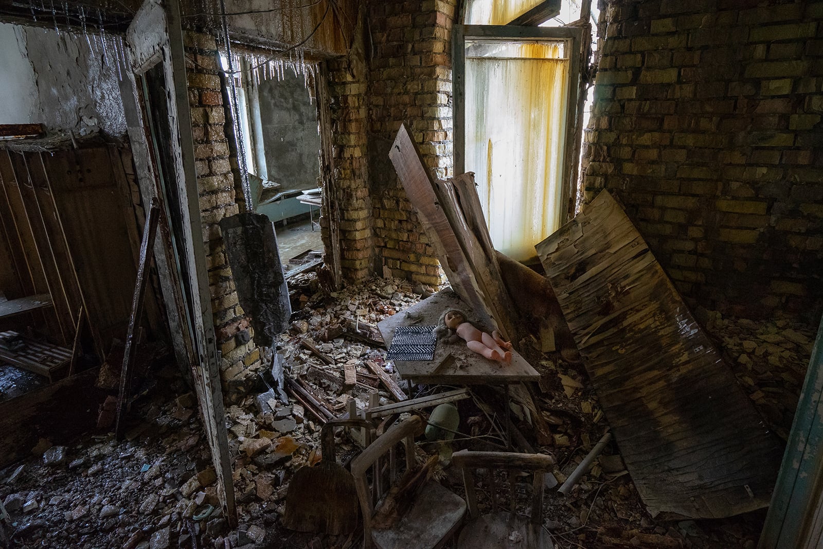 article image; primary-color: #362F27;