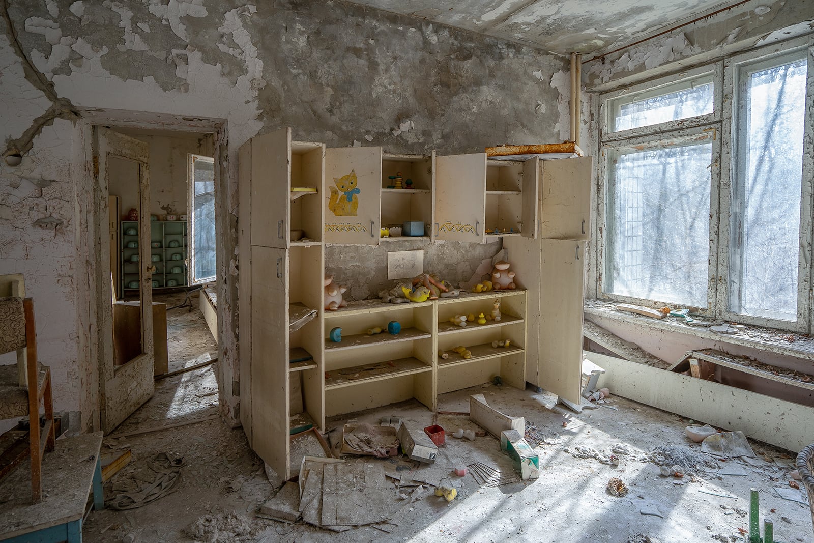 article image; primary-color: #746D65;