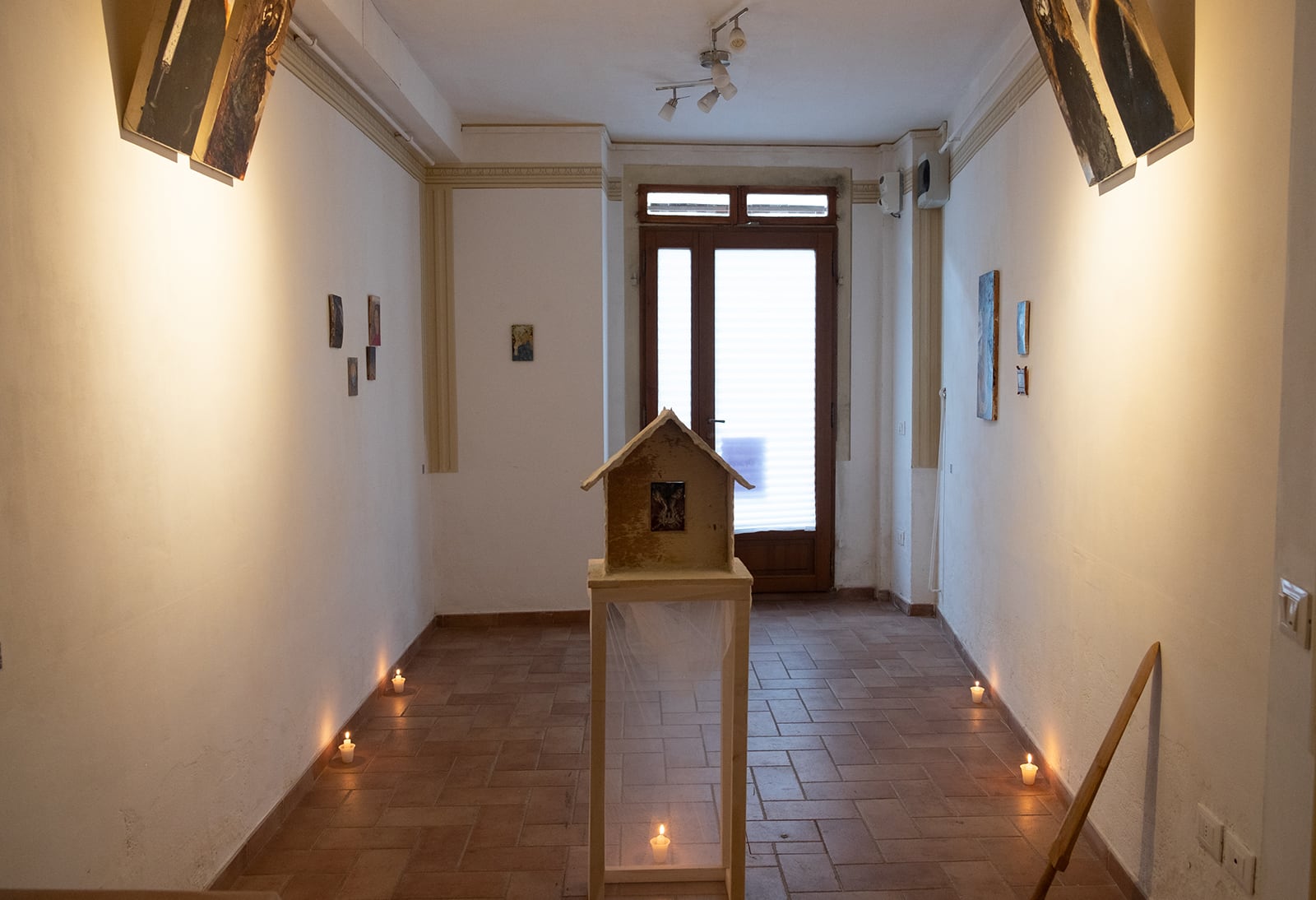 article image; primary-color: #938173;