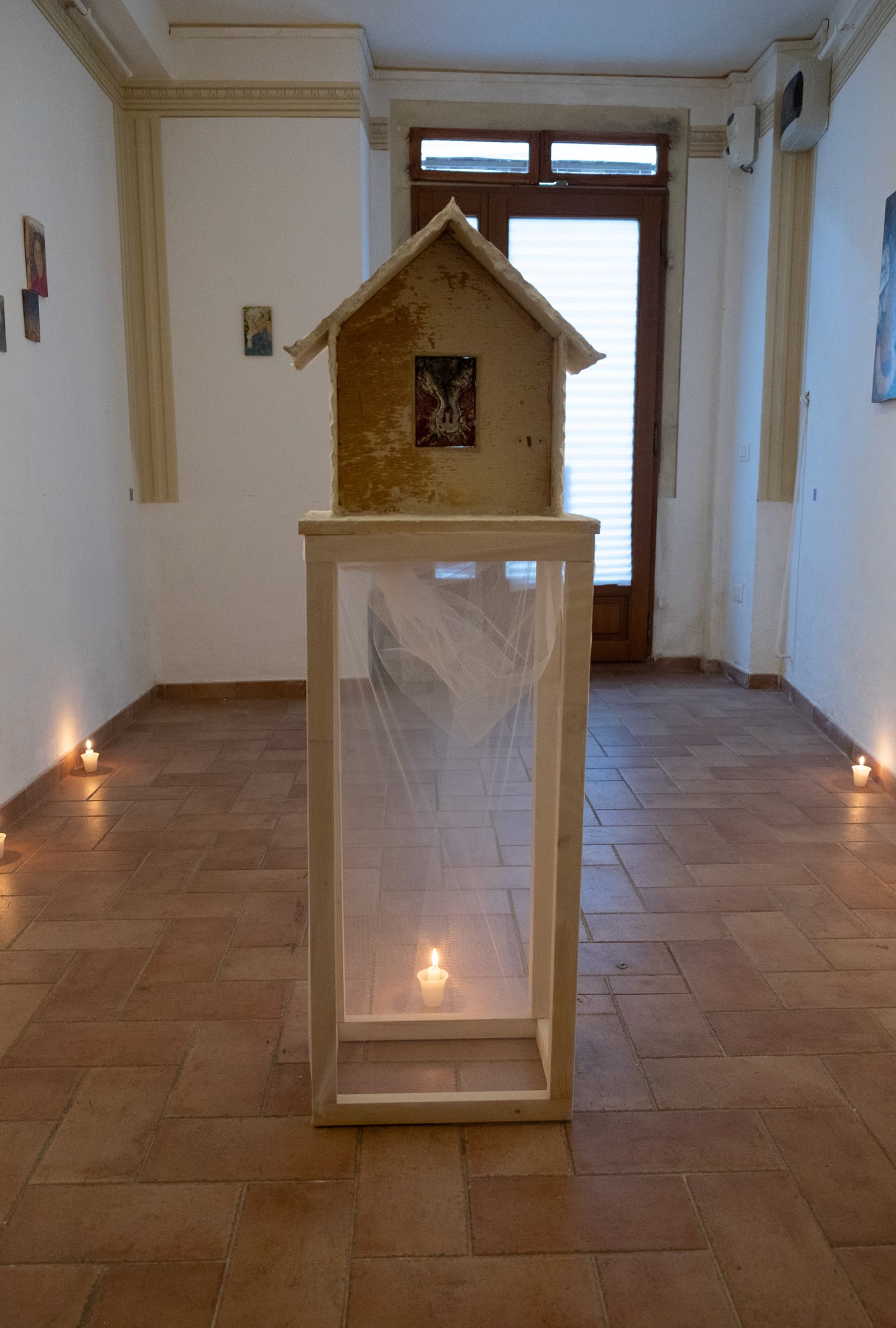 article image; primary-color: #766659;