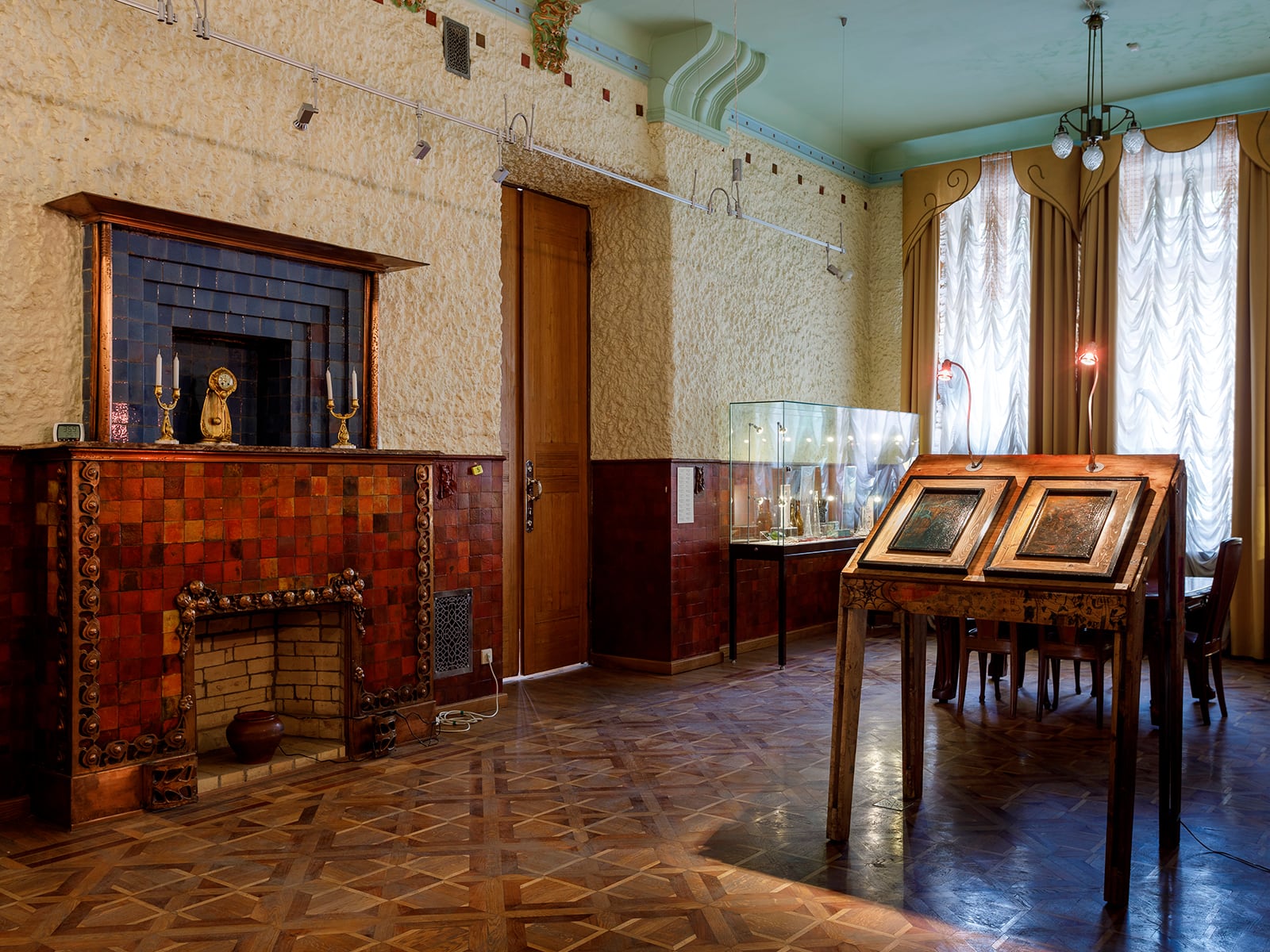 article image; primary-color: #715B4E;