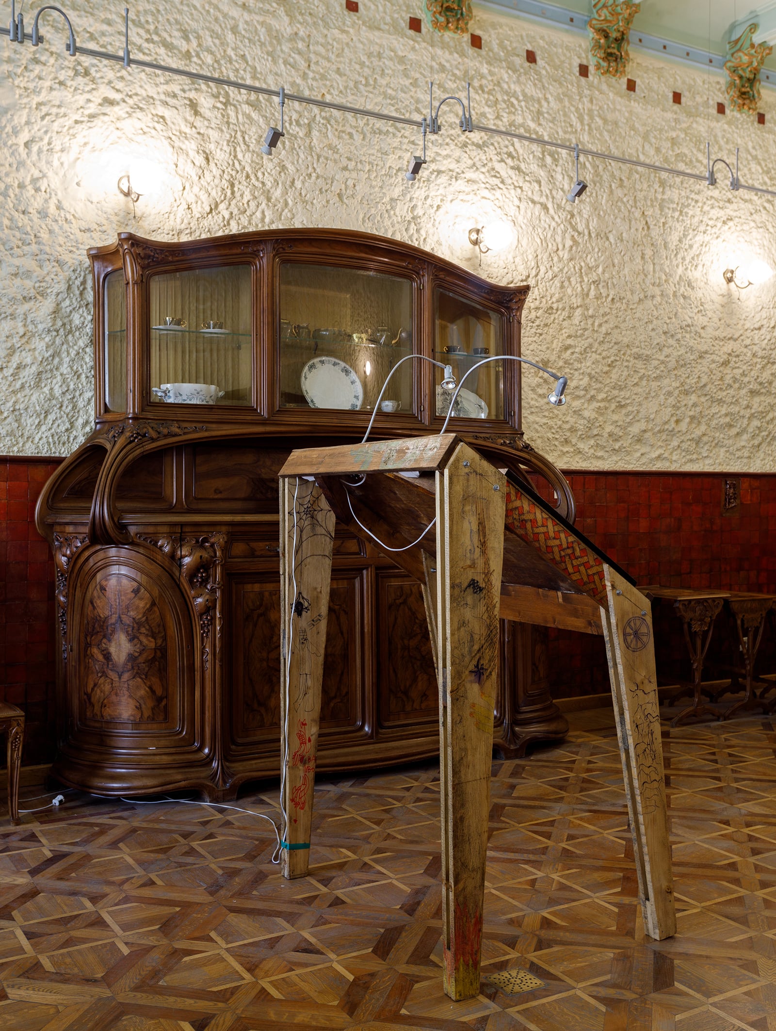 article image; primary-color: #786048;