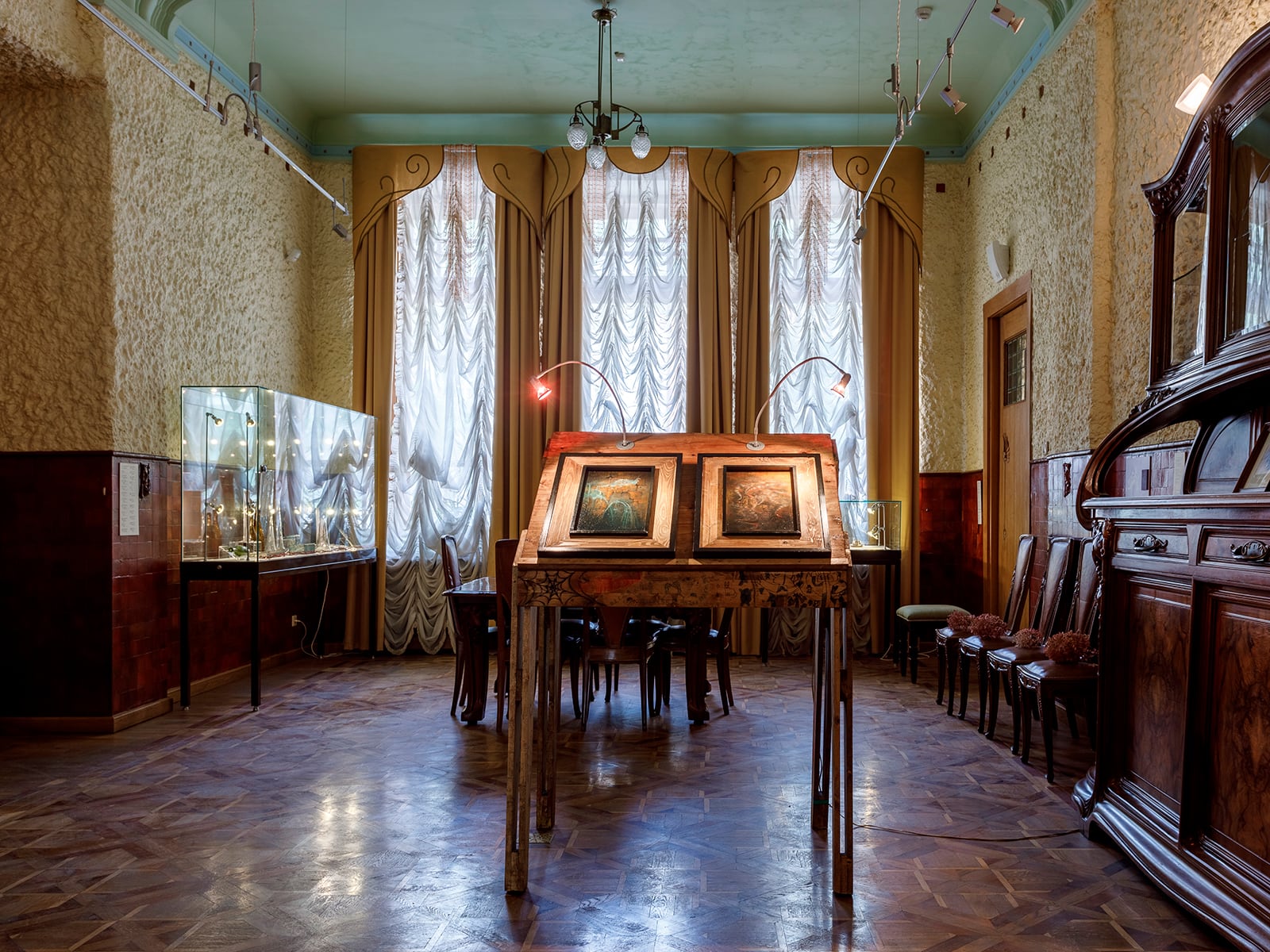 article image; primary-color: #6A5D57;