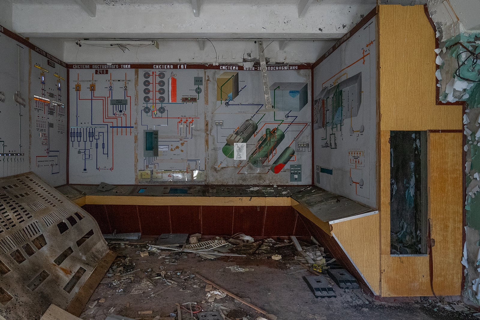 article image; primary-color: #595049;