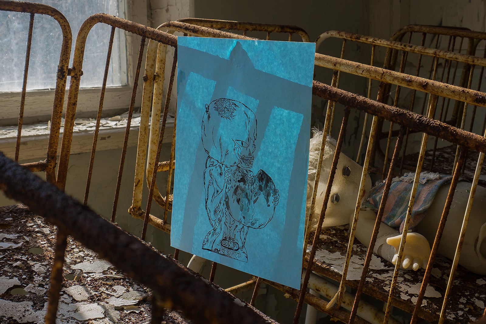 article image; primary-color: #444A40;