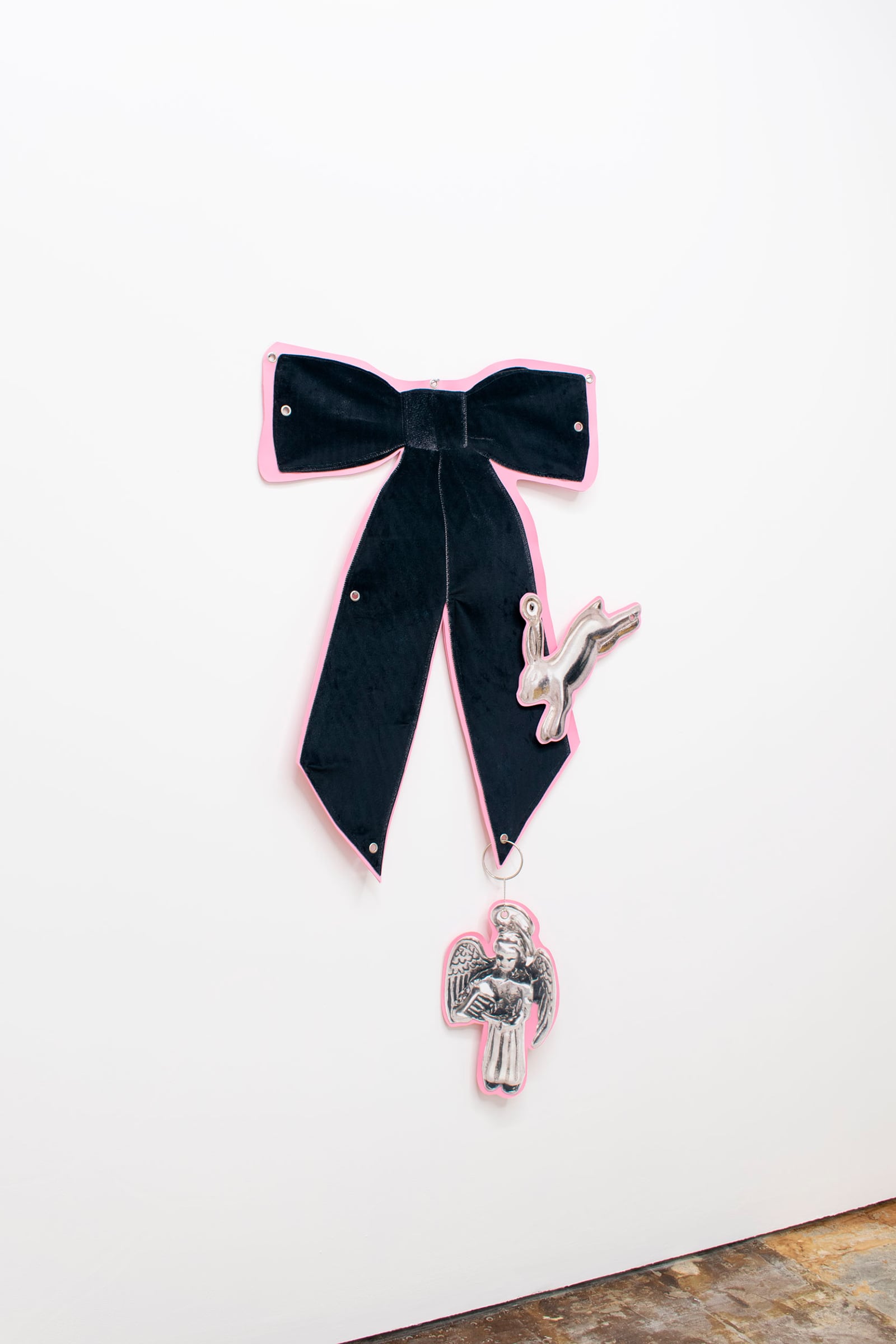 article image; primary-color: #E0DCDD;