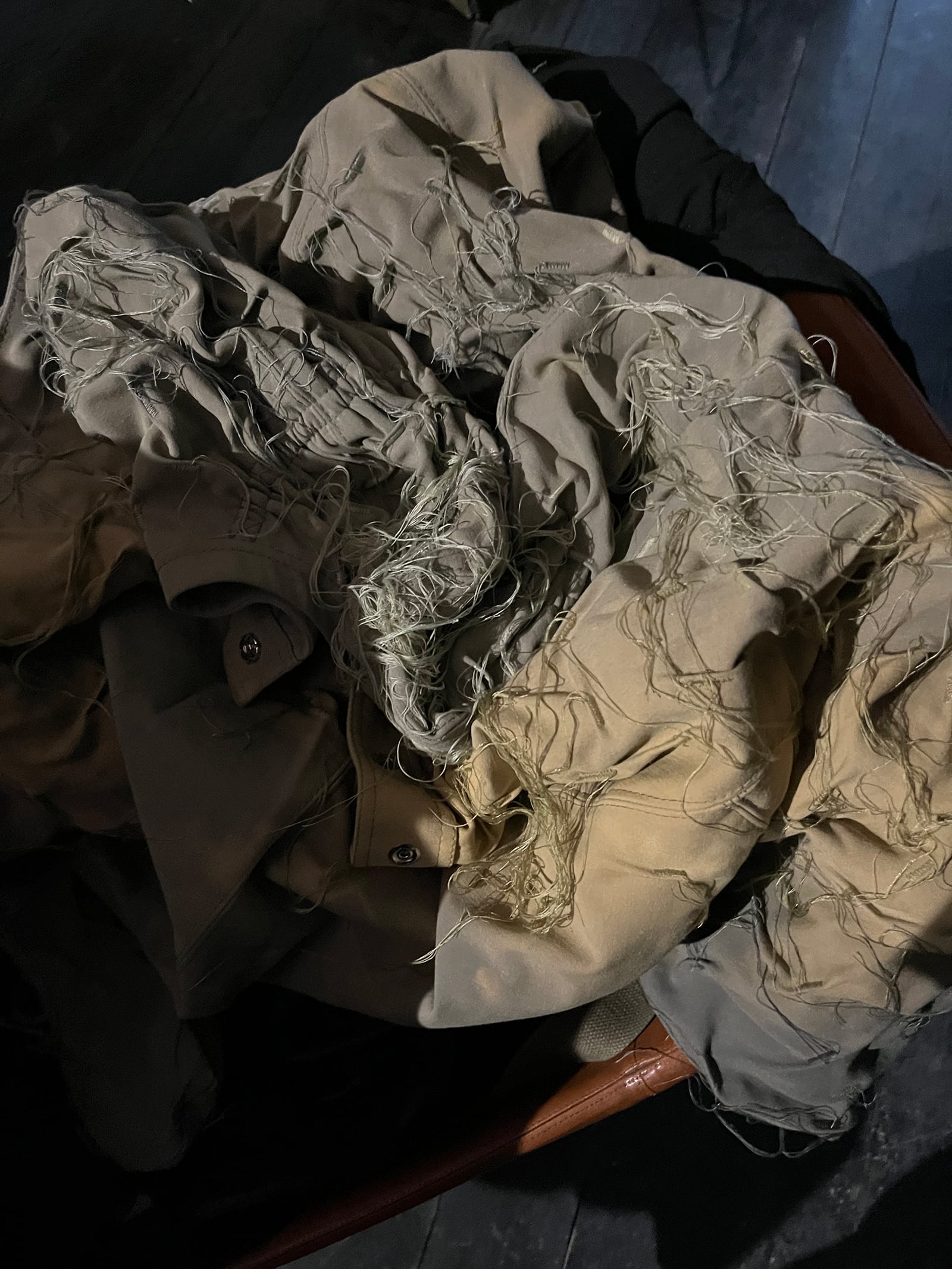 article image; primary-color: #423B33;