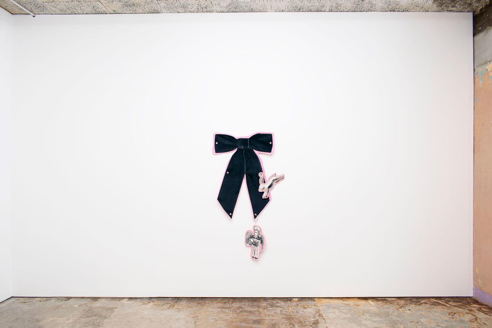 article image; primary-color: #E0DCD9;