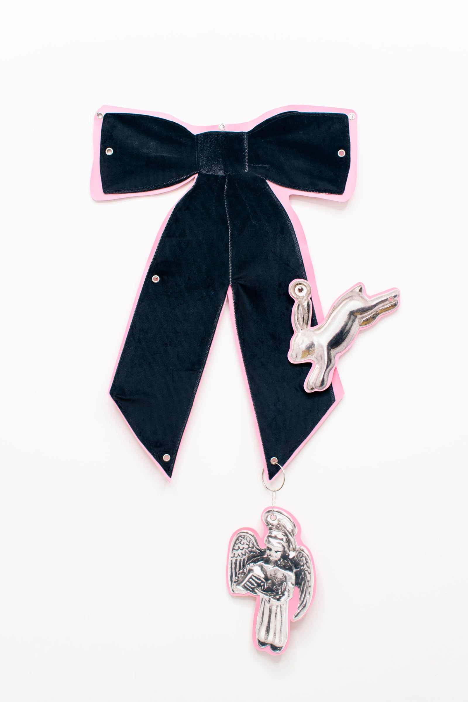 article image; primary-color: #D0CFD4;