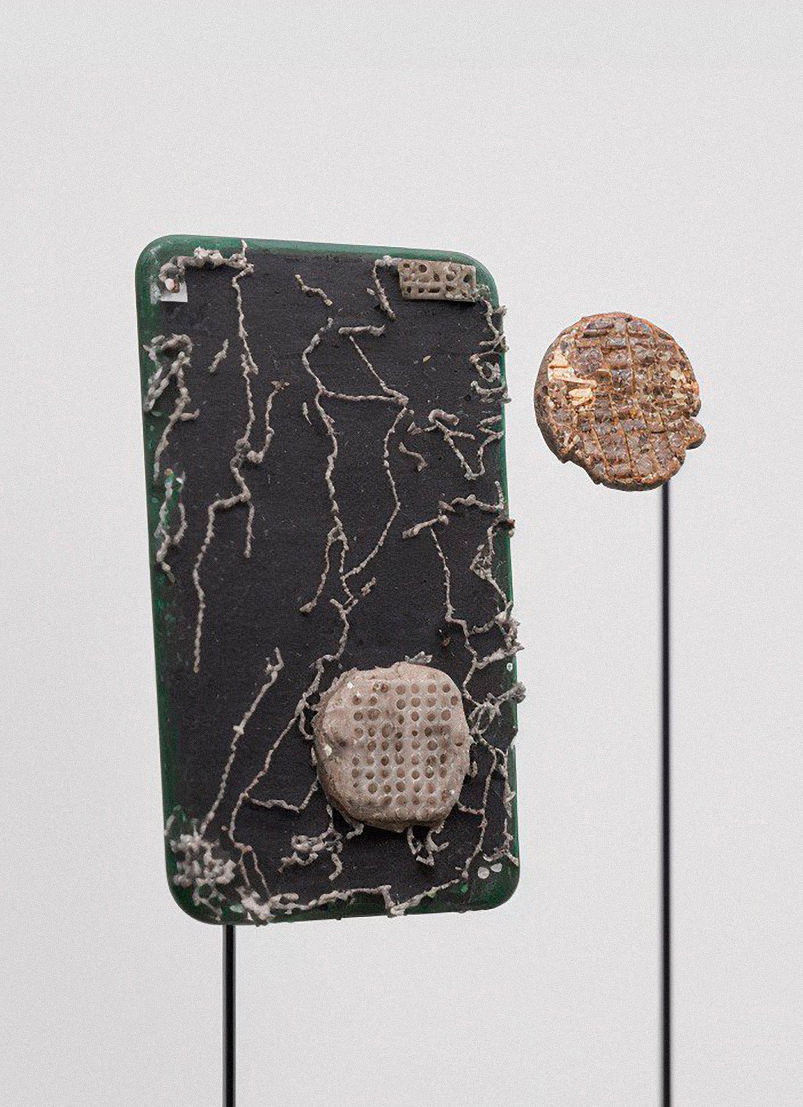 article image; primary-color: #B5B1AE;