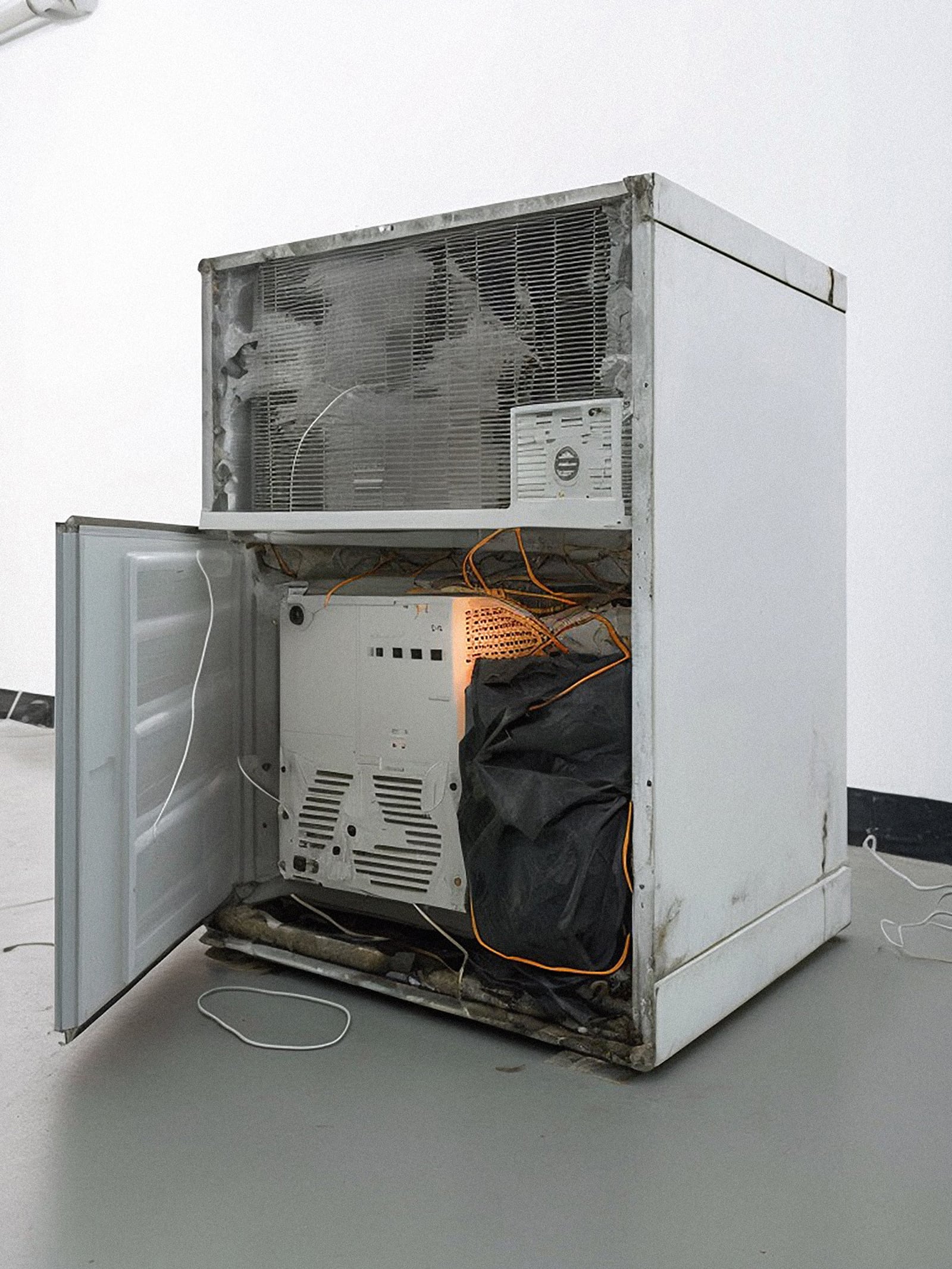 article image; primary-color: #9D9E99;