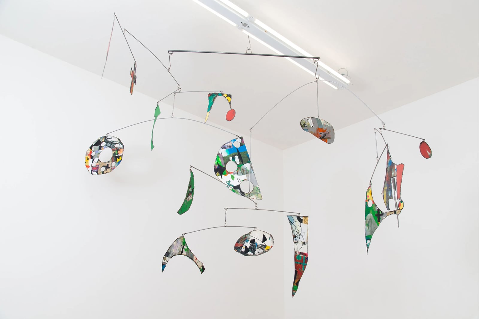 article image; primary-color: #DEDFDA;