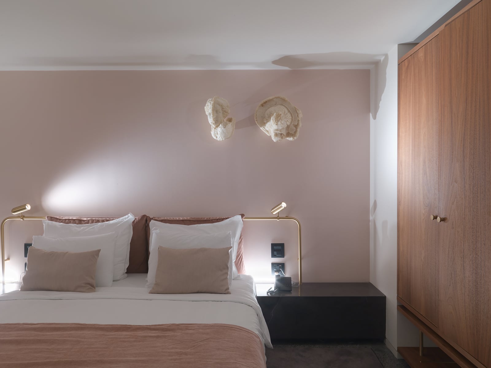 article image; primary-color: #8F7D79;