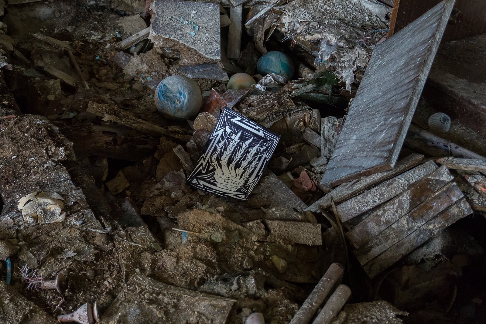 article image; primary-color: #38352E;