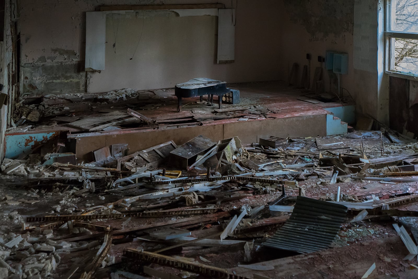 article image; primary-color: #3B3734;