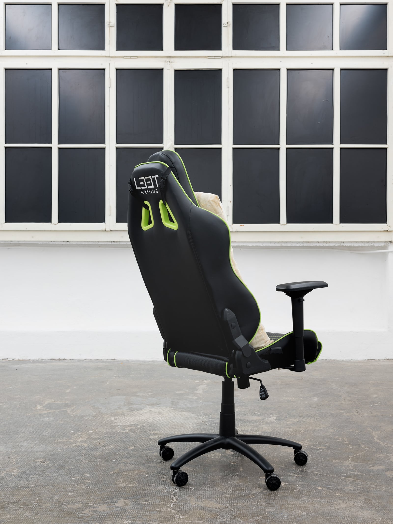 article image; primary-color: #8A8A8A;