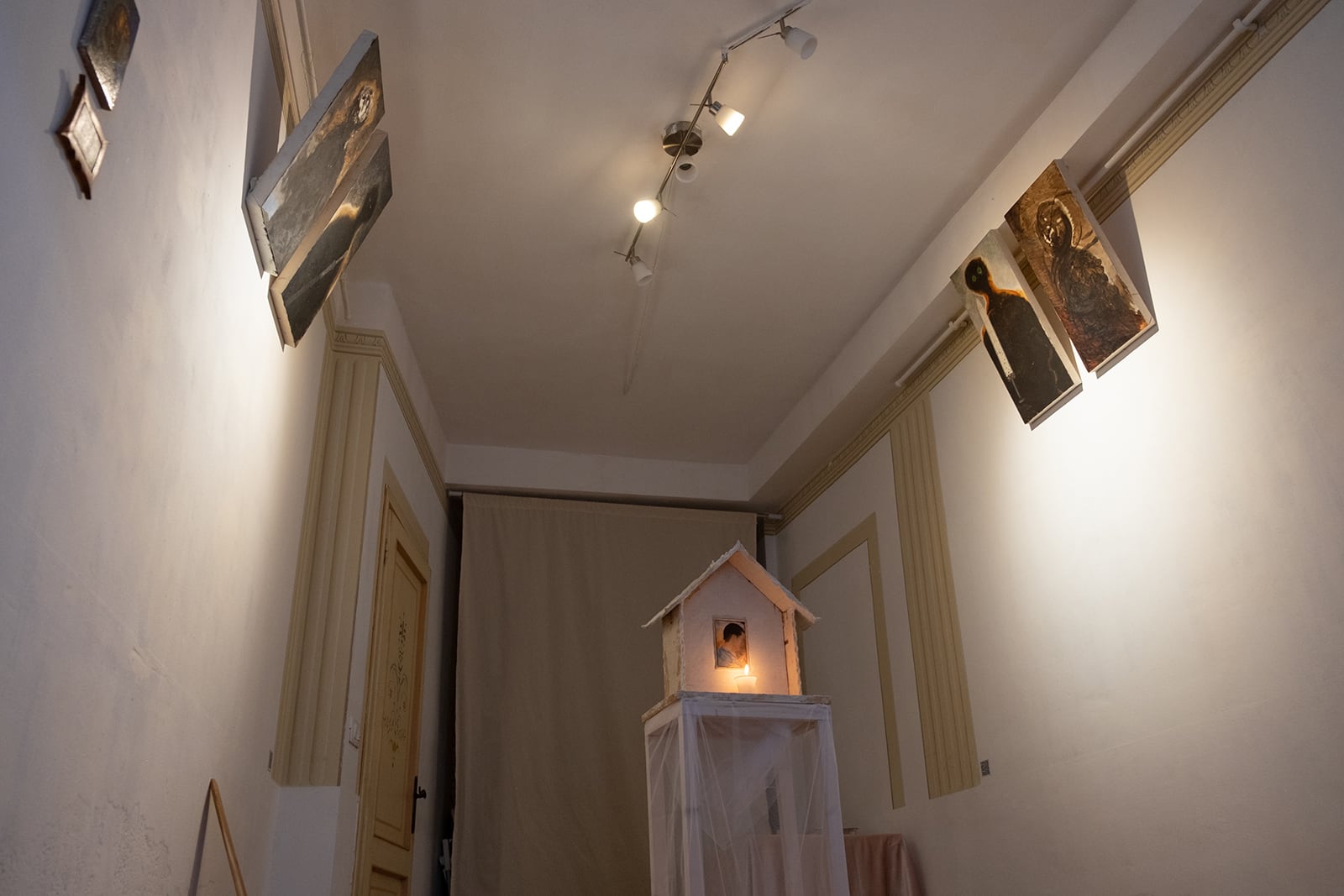 article image; primary-color: #87776A;