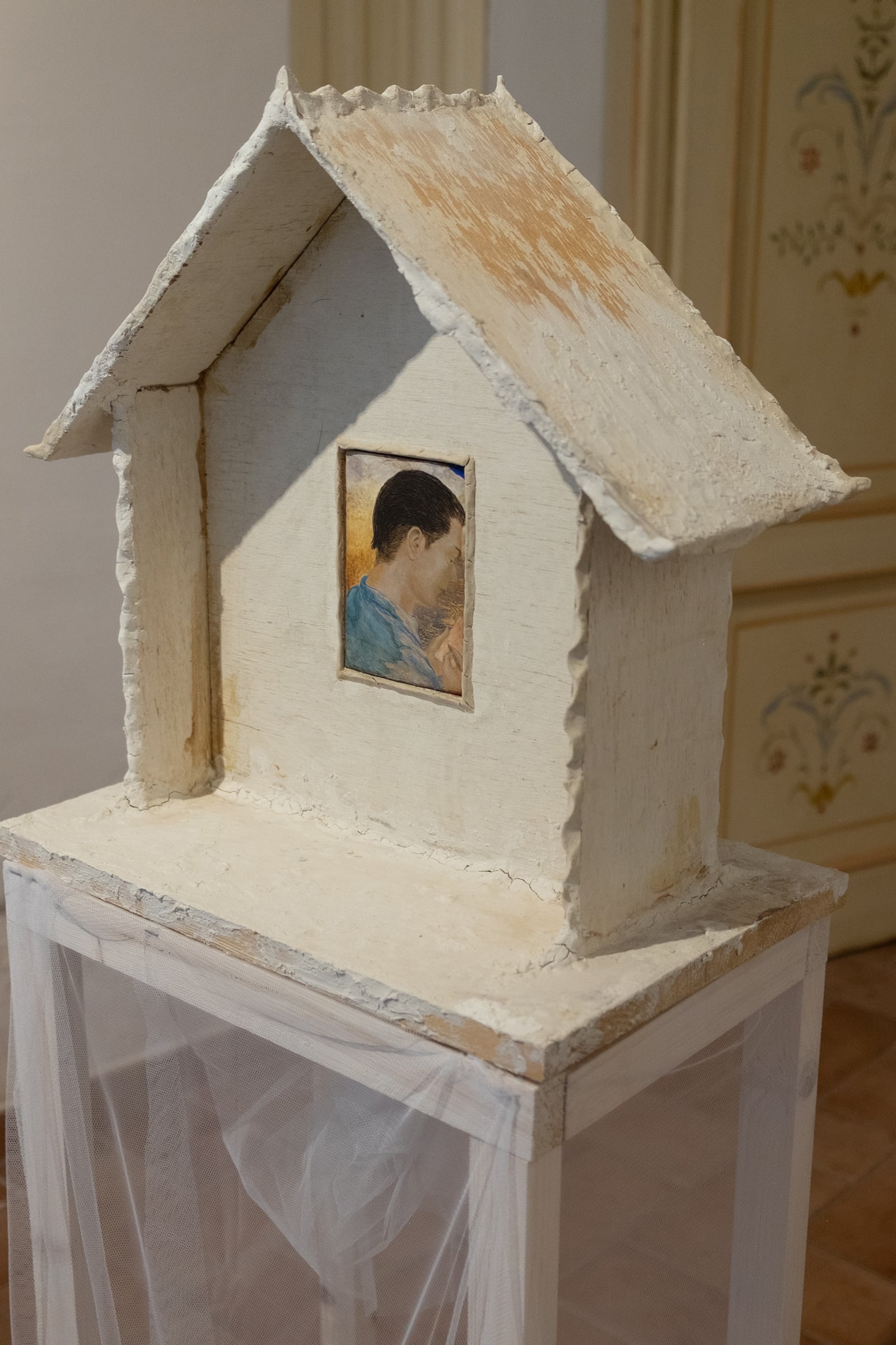 article image; primary-color: #8D7D6E;