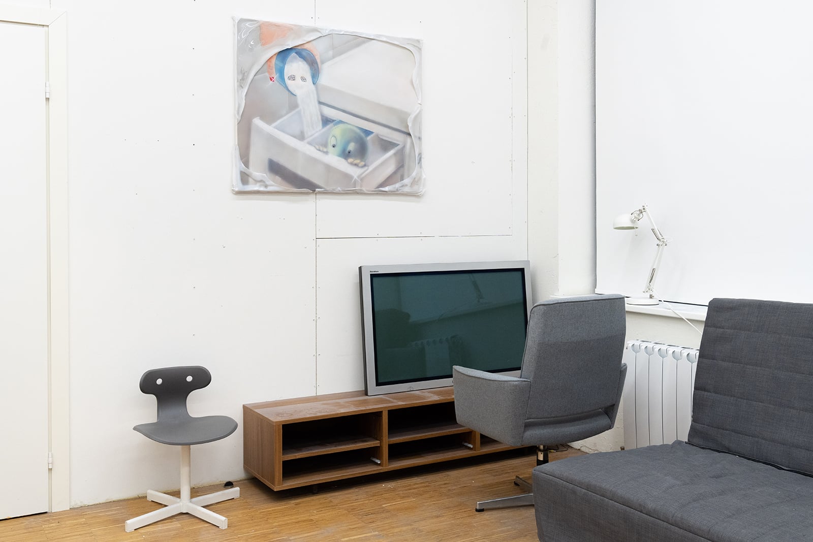 article image; primary-color: #BDB9B6;